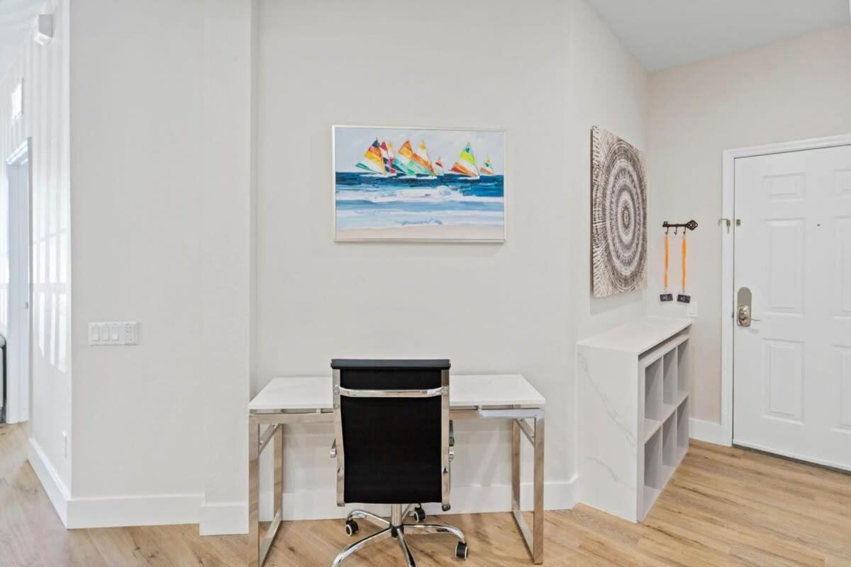 The Epic London Vista Cay Orlando Next To The Club Apartment Bagian luar foto