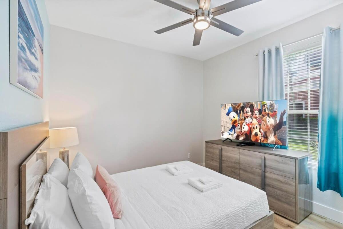 The Epic London Vista Cay Orlando Next To The Club Apartment Bagian luar foto